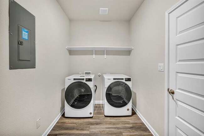 Building Photo - 102 Greenspire Ln