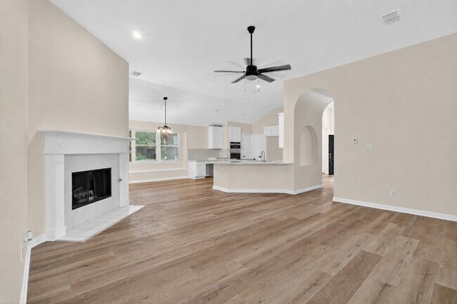 Building Photo - 6864 Bushnell Dr