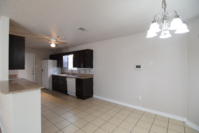 Building Photo - 4402 Matt Dr