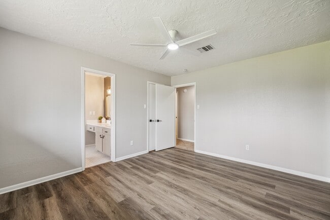 Building Photo - 8414 N Tahoe Dr