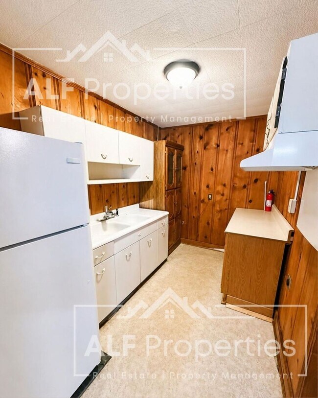 Building Photo - 2435 Westover Dr