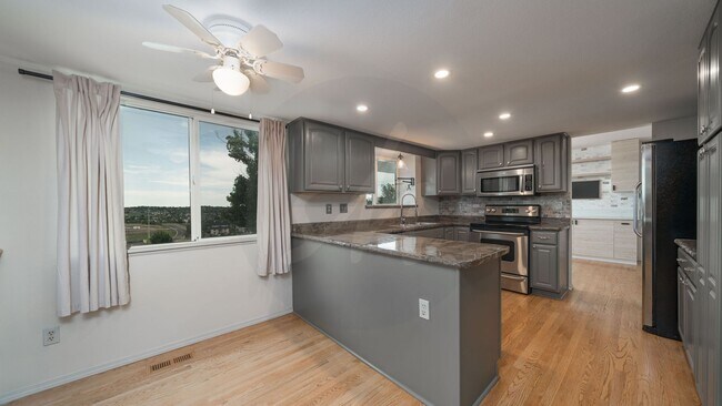 Building Photo - Beautiful 2 Story home in the Heart of Bri...