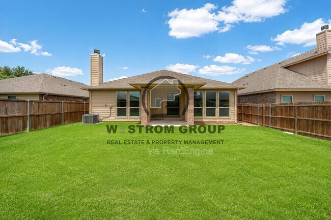Building Photo - 3121 Hornbeam St