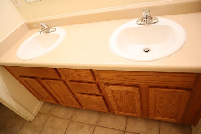 Building Photo - Cool Price, Hot Item!