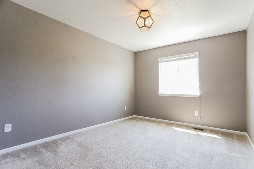 Building Photo - 2638 Garganey Dr