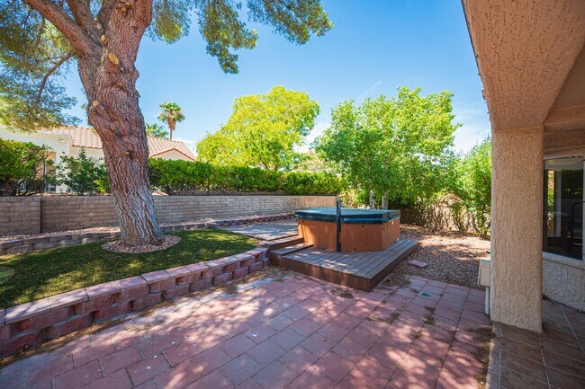 Building Photo - Sun CIty Summerlin 55+, Highly Upgraded, S...