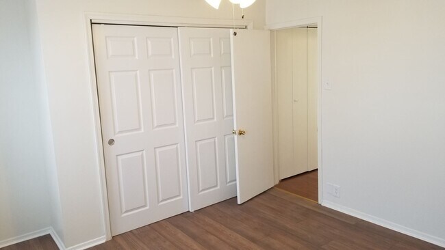 Building Photo - 5211 Glenloch St