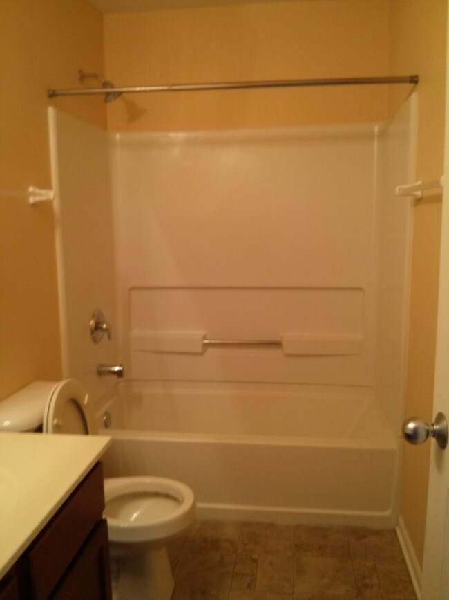 Building Photo - 1401 Millbrook Dr