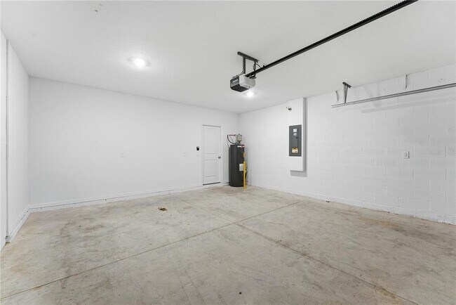 Building Photo - 5670 Nispero Wy