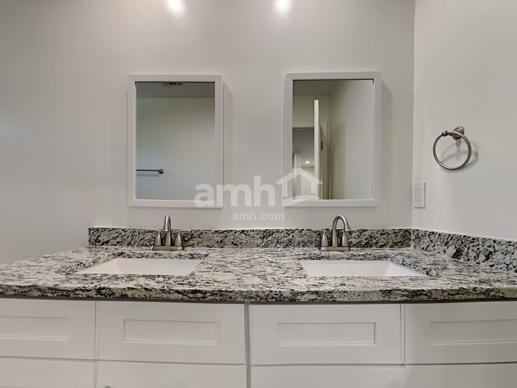 Building Photo - 105 Redrock Ct