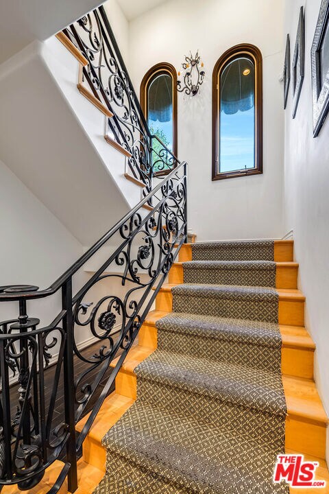 Building Photo - 4063 Benedict Canyon Dr