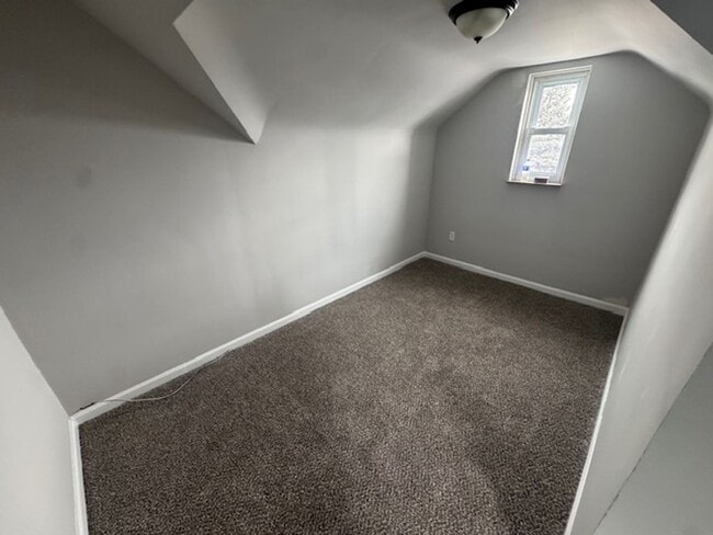 Building Photo - Four Bedrooms!