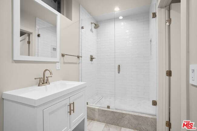 Building Photo - 373 Loftyhill Dr