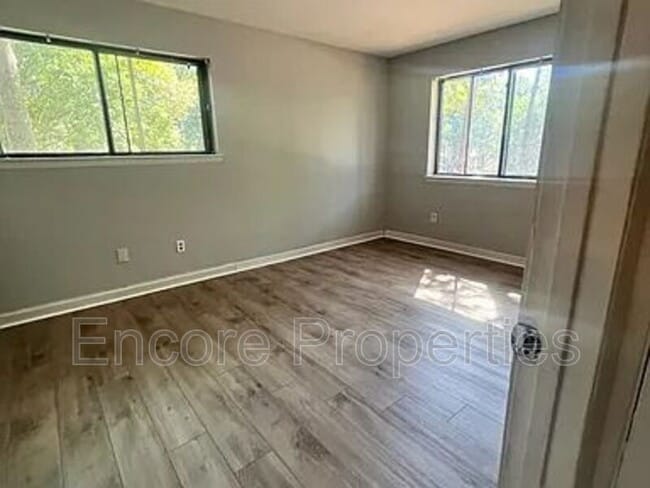 Building Photo - 1299 Schaub Dr