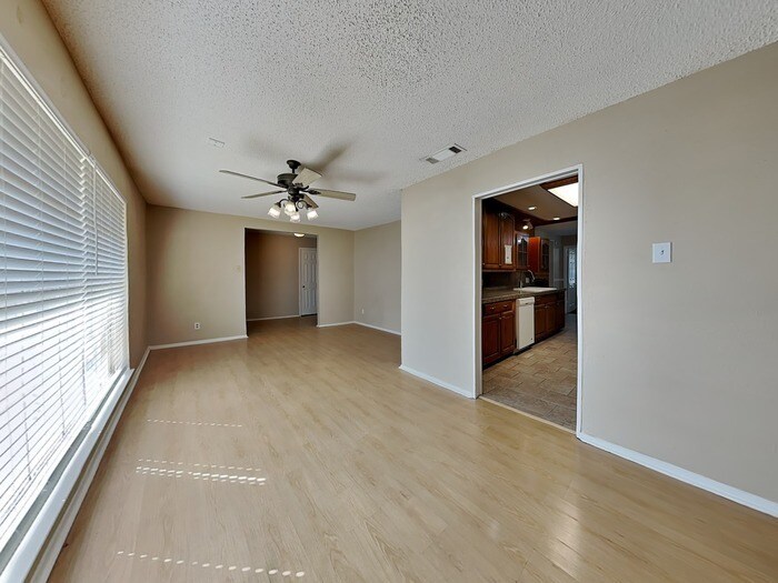 Building Photo - 3305 Hampden Dr