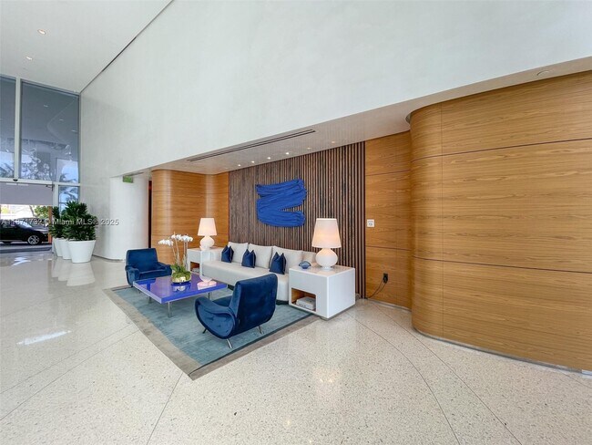 Building Photo - 16901 Collins Ave