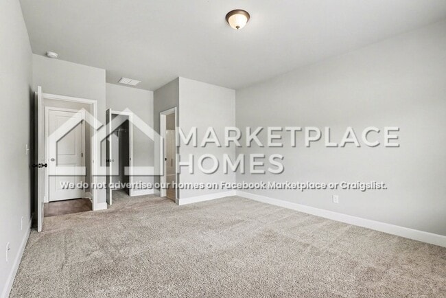 Building Photo - 90 Hawthorn Ln