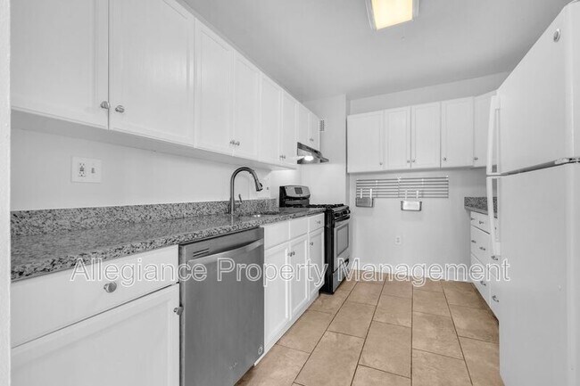 Building Photo - 1225 Martha Custis Dr
