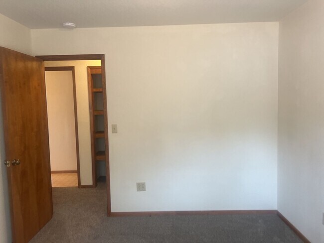 Building Photo - 2149 Woodcrest Ct