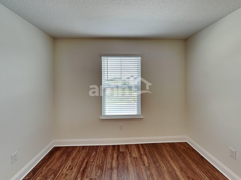 Building Photo - 157 Onate Cir