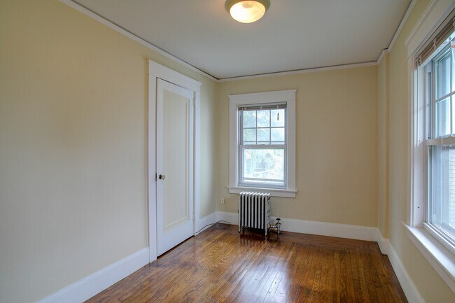 Building Photo - 123 Warren Ave