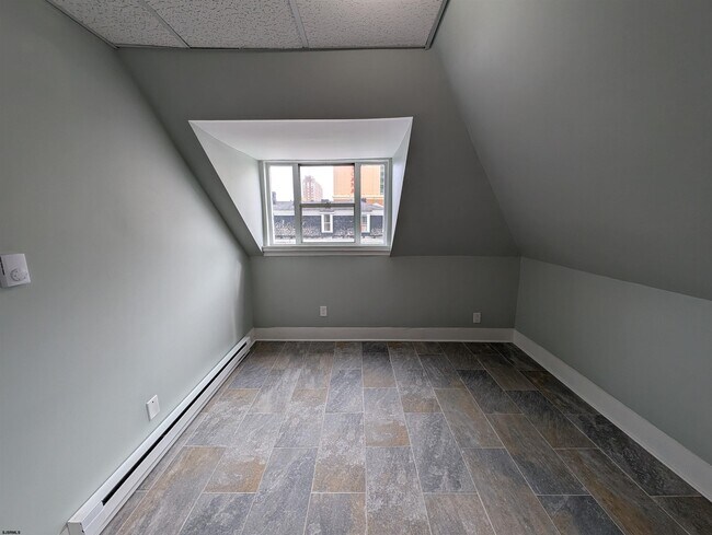 Building Photo - 16 N Iowa Ave