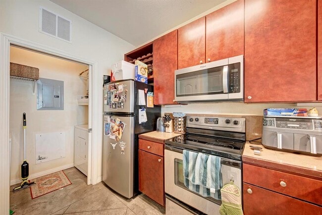 Building Photo - 2505 San Gabriel St