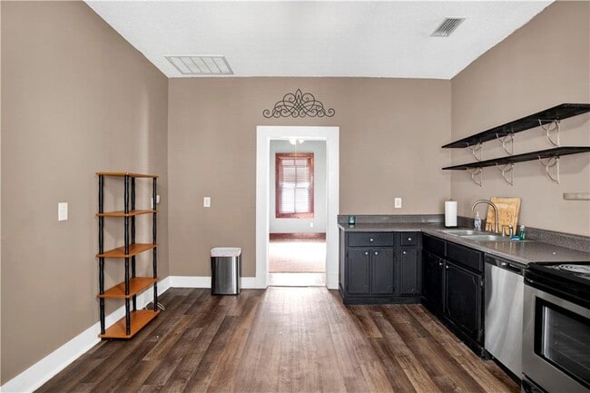 Building Photo - 112 Espejo St