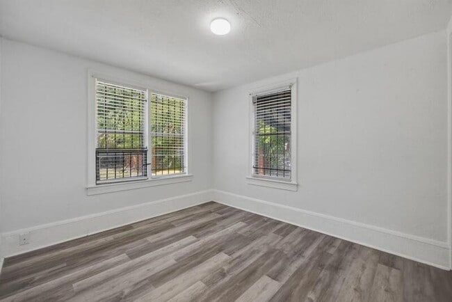 Building Photo - 1216 W 24th St