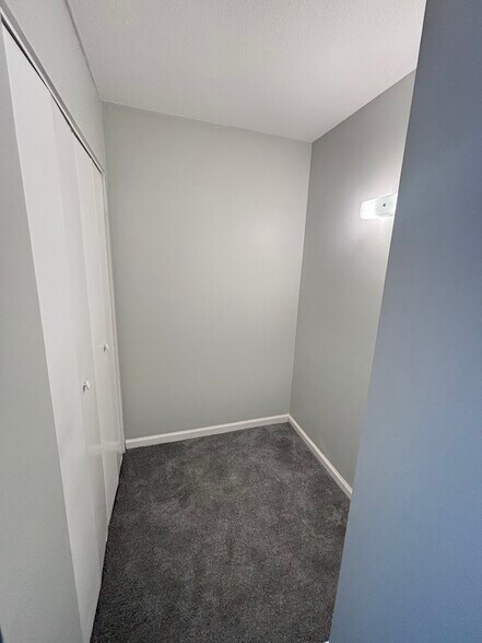 Building Photo - Crestview Apartments