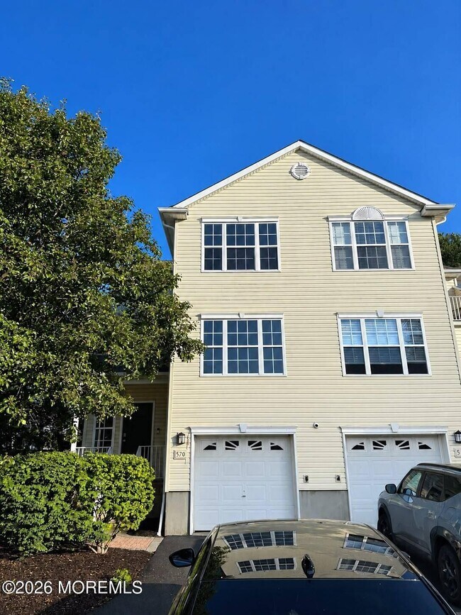 Building Photo - 570 Beachway Ave