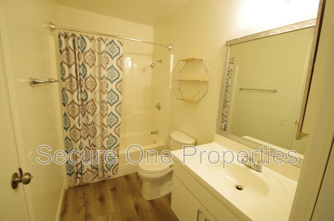 Building Photo - 491 Serento Cir