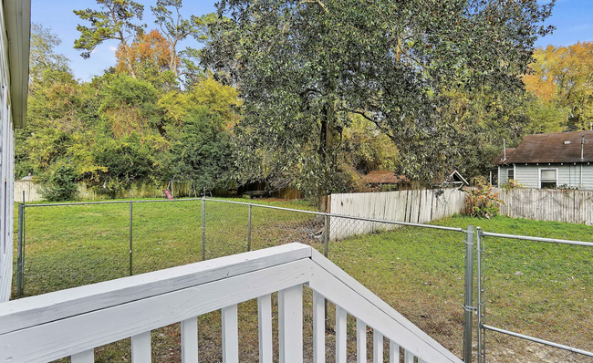 spacious back and side yard - 113 Moore St