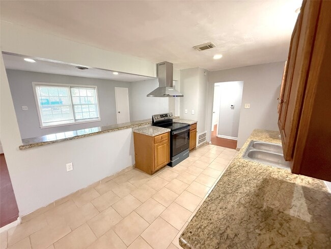 Building Photo - 2206 Eriksson St