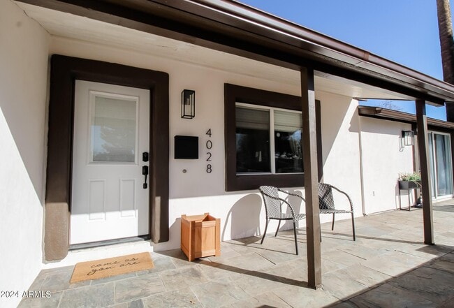 Building Photo - 4028 E Lewis Ave