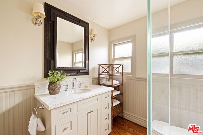 Building Photo - 1438 N Orange Grove Ave