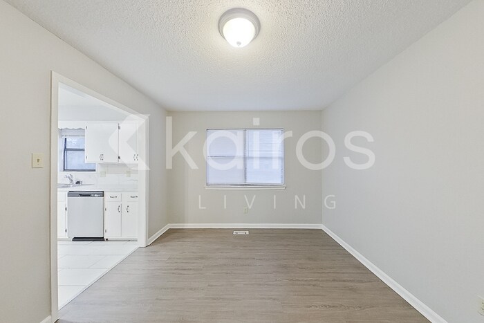 Building Photo - 5721 Old Hickory Rd