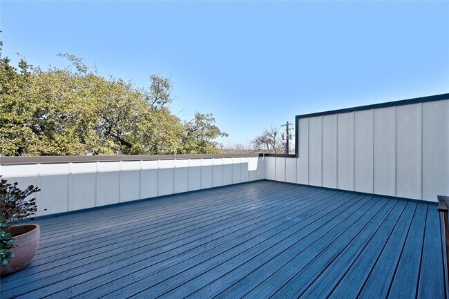 Building Photo - 2804 S 1st St