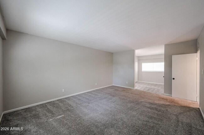 Building Photo - 351 E Thomas Rd