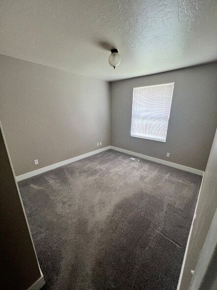 Building Photo - 10428 S 2775 W
