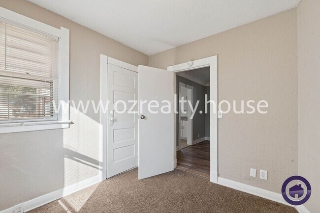 Building Photo - 1005 Elysian Ave