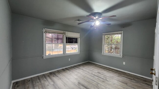 Building Photo - 20 Sussex Dr