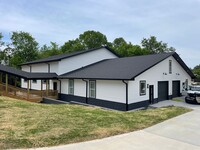 Building Photo - One-Level Barn Studio Apt with Garage