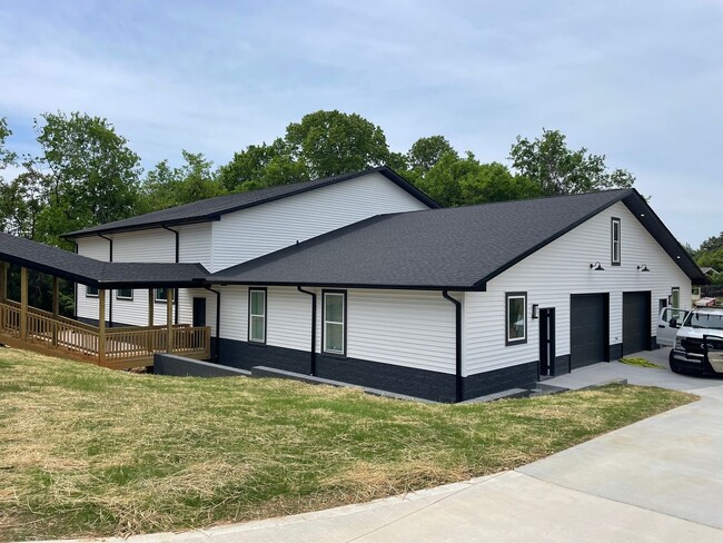 Primary Photo - One-Level Barn Studio Apt with Garage