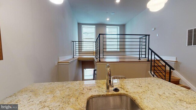 Building Photo - 2701 W Girard Ave
