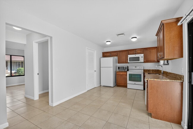 Building Photo - 5352 Bosque Ln