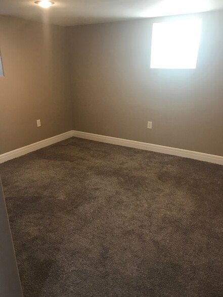 Living room - 128 W Chestnut St