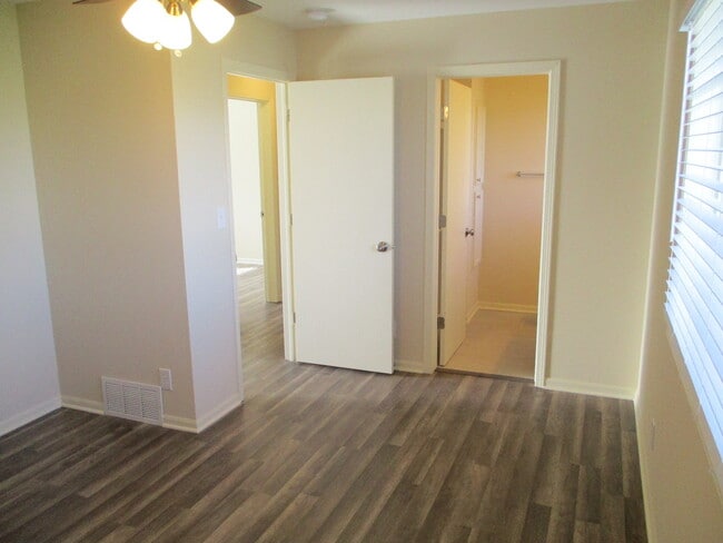 Building Photo - 514 Iona Ln