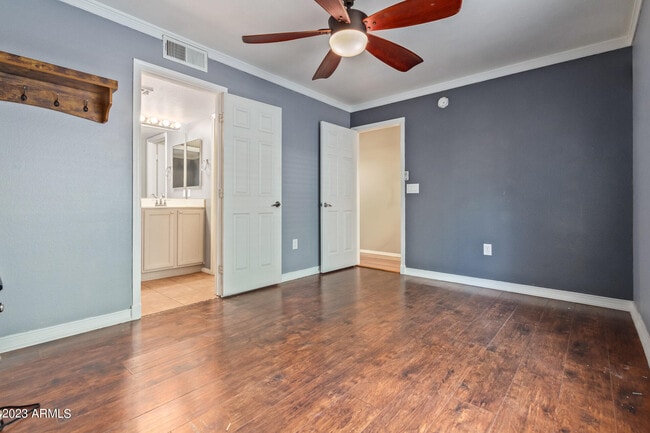 Building Photo - 2150 W Alameda Rd