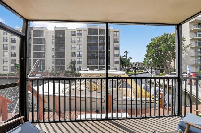 Building Photo - 8 Royal Palm Way